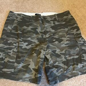 Camo George cargo shorts size 38